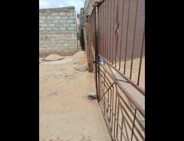 6 BEDROOM HOUSE FOR SALE IN PHOMOLONG